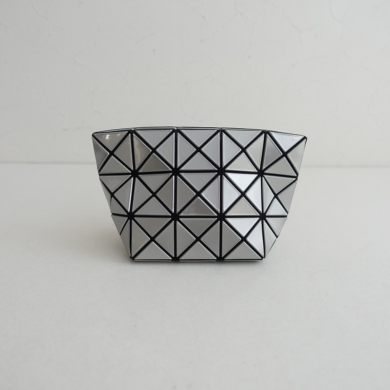 バオバオイッセイミヤケ BAOBAO ISSEY MIYAKE *ポーチ*シルバーブラック三角エナメル(ac87-2507-50)【10I52】拍卖