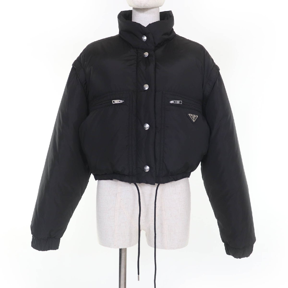極美品☆PRADA プラダ 23AW 29Y132 RE-NYLON トライアングルロゴ クロップド 2WAY ダウンジャケット ブラック 40 正規品 レディース拍卖