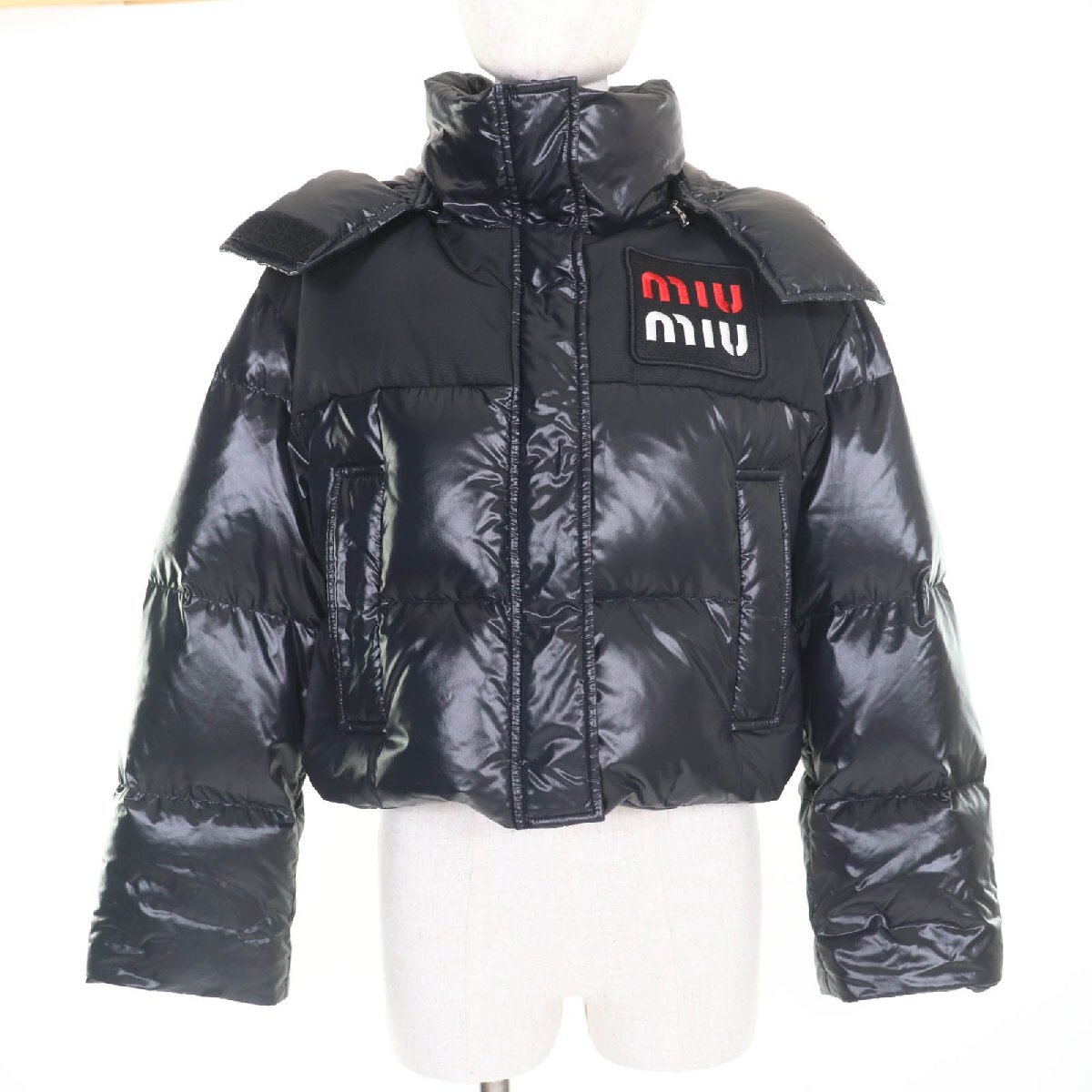 極美品★MIUMIU ミュウミュウ ML495 ロゴワッペン付 比翼仕立て パファー クロップド ダウンジャケット 黒 38 ハンガー・ガーメント付拍卖
