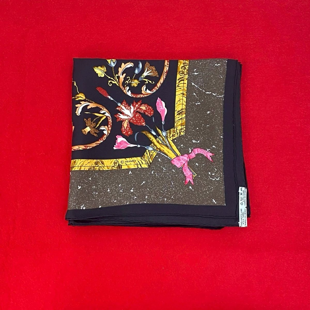 極 美品 HERMES エルメス ヴィンテージ カレ90 PIERRES d' ORIENT et d' OCCIDENT 東洋の石と西洋の石細工 シルク スカーフ 15767拍卖