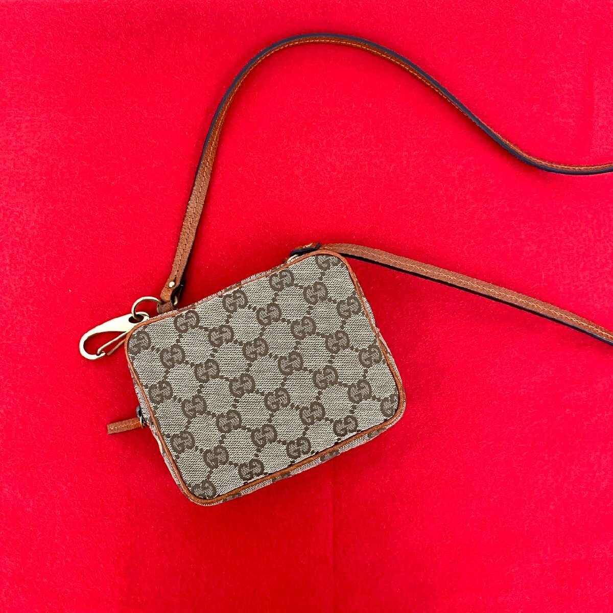 極 美品 GUCCI グッチ GG ロゴ 総柄 キャンバス レザー 本革 ミニ ショルダーバッグ ポシェット サコッシュ ポーチ ブラウン 26218拍卖