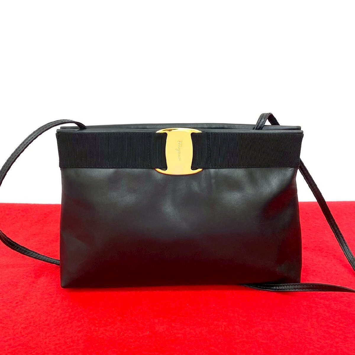 極 美品 Salvatore Ferragamo サルヴァトーレフェラガモ ヴィンテージ ヴァラ 金具 レザー 本革 ショルダーバッグ ブラック 57268拍卖