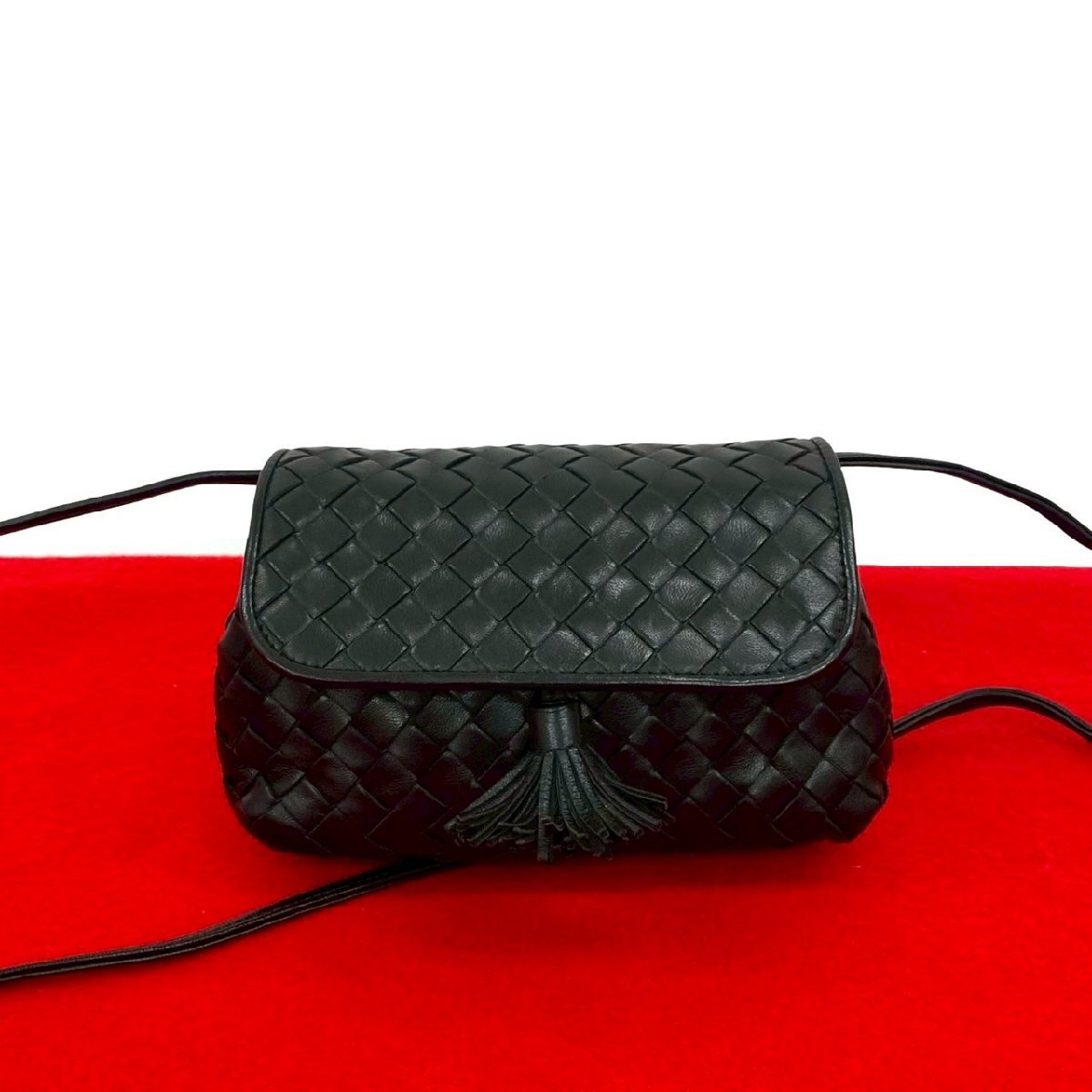 極 美品 BOTTEGA VENETA ボッテガヴェネタ イントレチャート レザー 本革 タッセル ミニ ショルダーバッグ ポシェット ブラック 11673拍卖