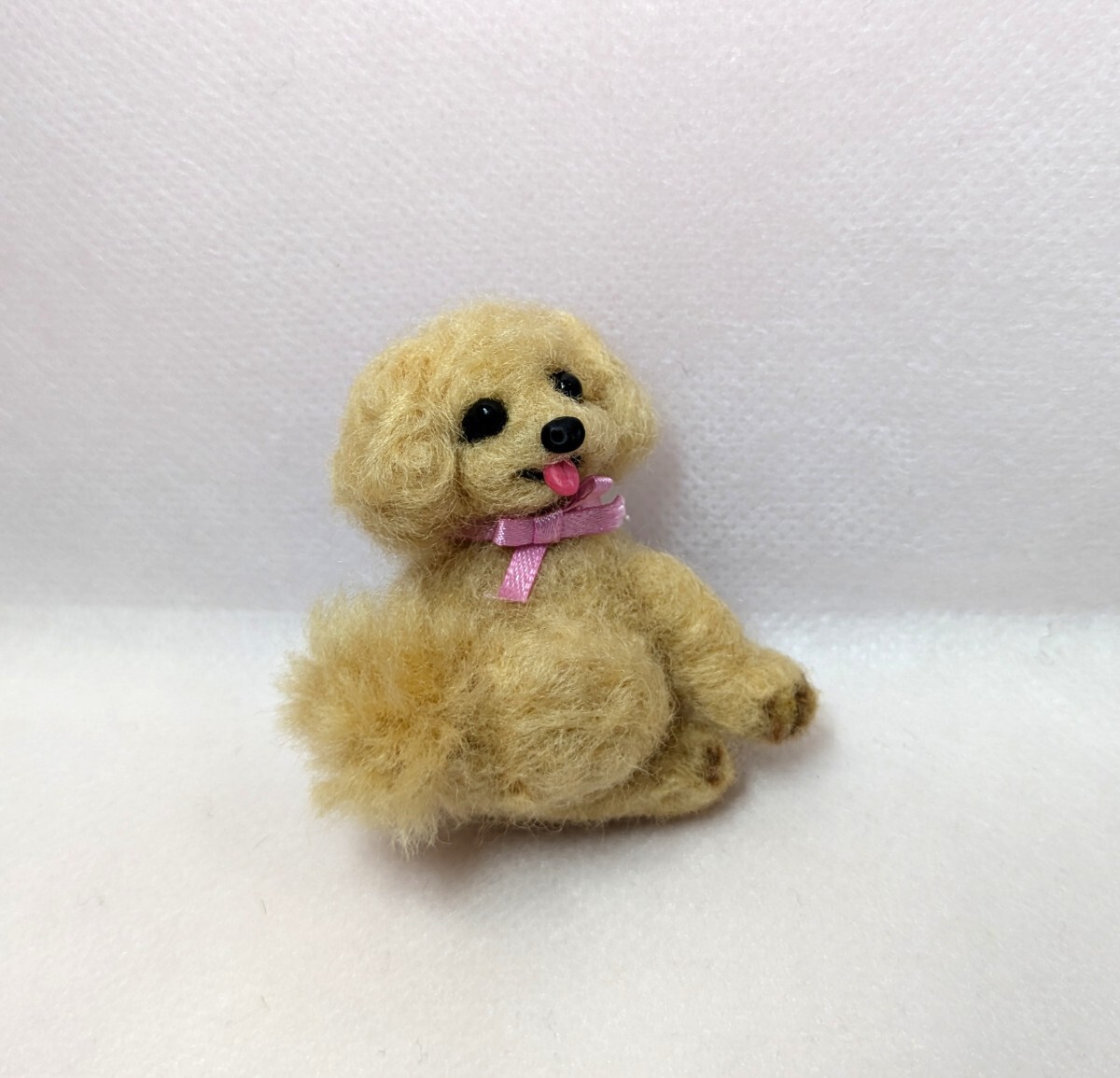 羊毛フェルト トイプードル ブローチ 犬 ミニチュア ハンドメイド アクセサリー ぬいぐるみ 拍卖