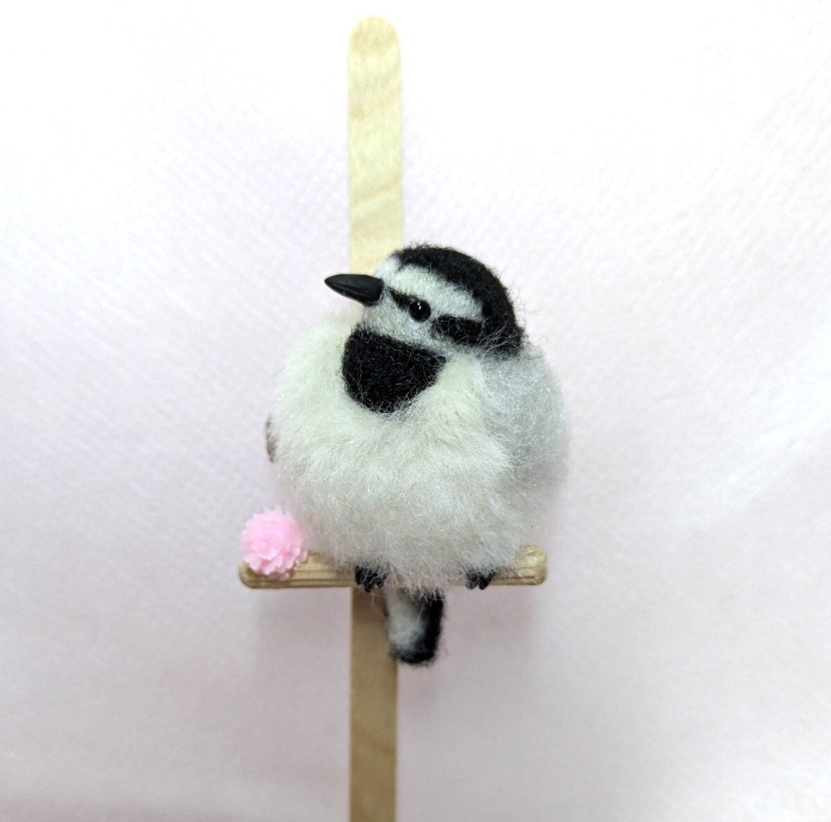 羊毛フェルト ハクセキレイ ブローチ 鳥 野鳥 ミニチュア ハンドメイド ぬいぐるみ アクセサリー拍卖