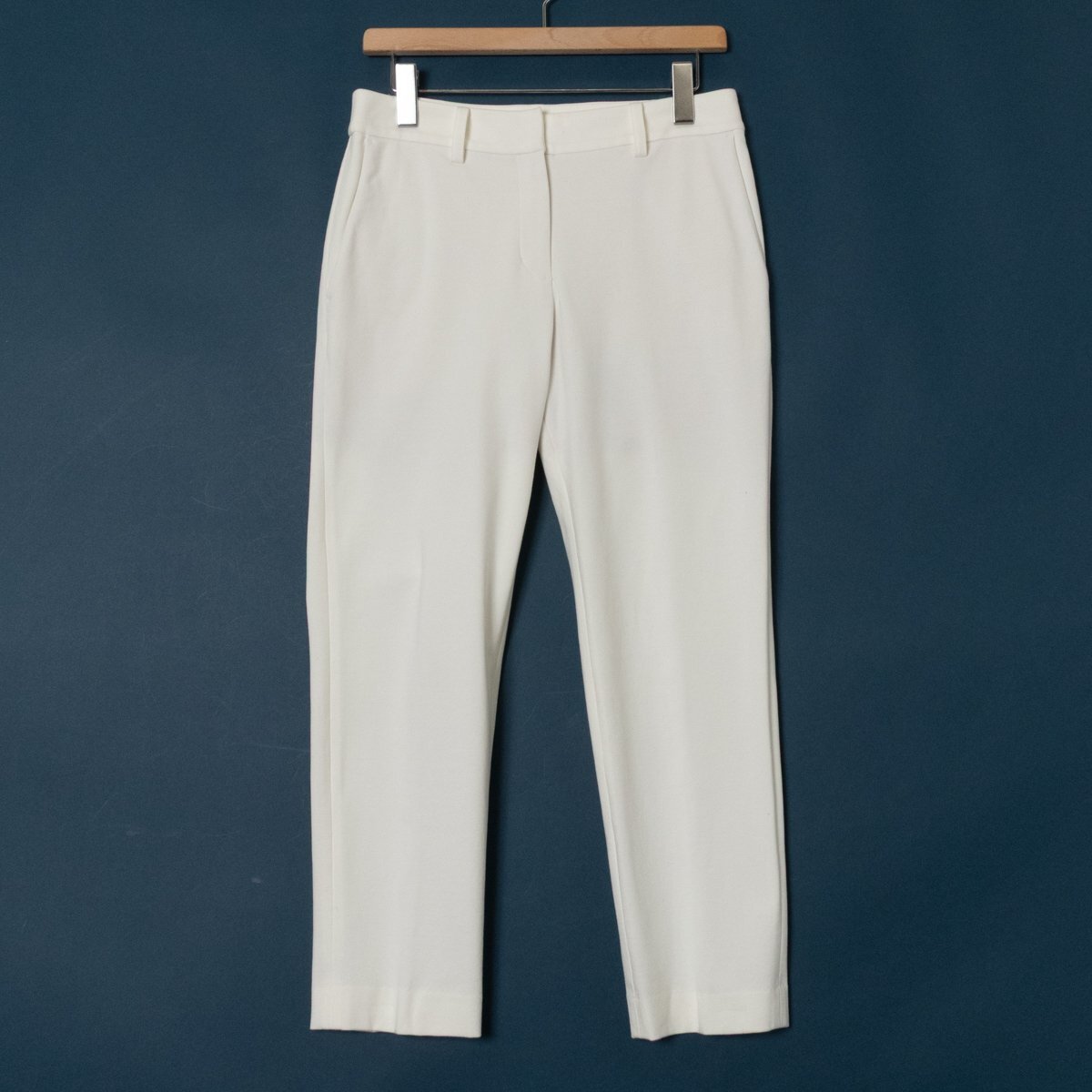 LACOSTE テーパードパンツ ラコステ ボトムス オフホワイト 綺麗め スポーティ カジュアル 無地 コットン86% ロゴ刺繍 38 婦人 レディース拍卖