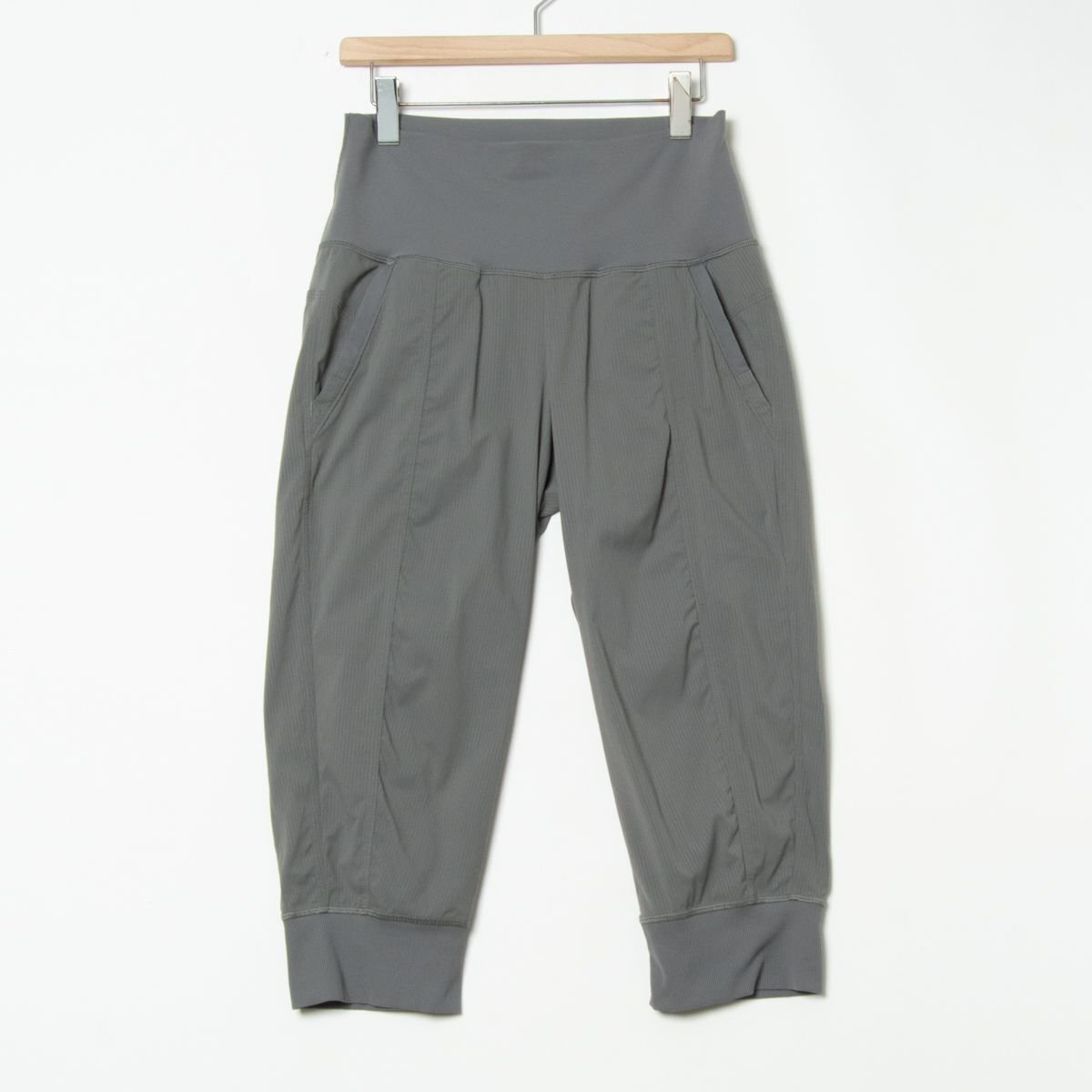 lululemon ルルレモン ウエスト&裾リブハーフパンツ ボトムス 伸縮性あり スポーツ カジュアル トレーニング ヨガ 灰色 グレー レディース拍卖