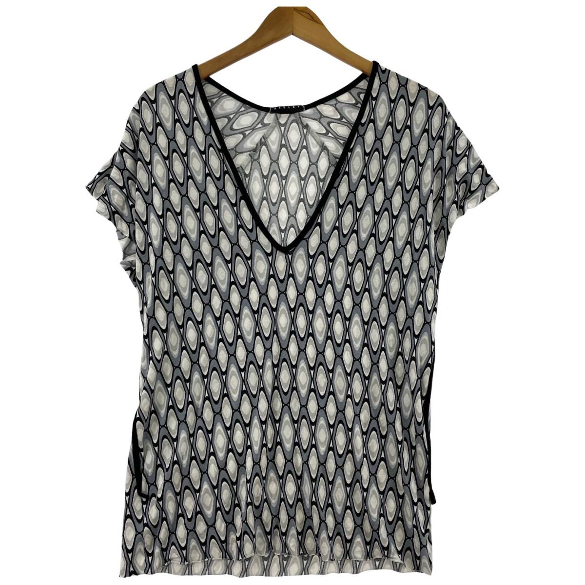 SISLEY シスレー 総柄 フレンチスリーブ カットソー sizeM/ホワイト系 ゆうパケットOK拍卖