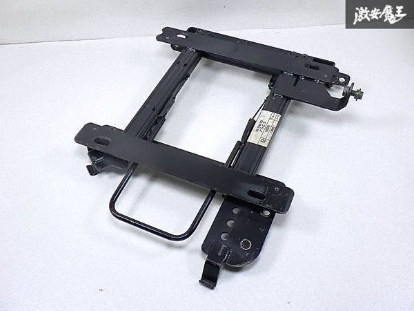 ★スライド動作OK★ カワイ製作所 DA52 DA62 DB52 DB62 エブリイ 底止め セミバケ シートレール 右 右側 運転席側 S048R/L 即納 棚H拍卖