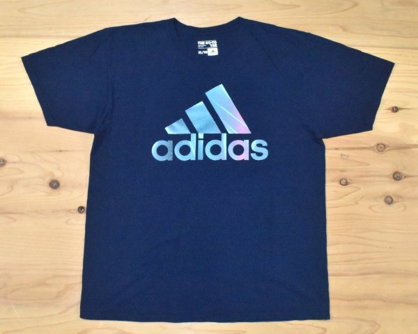 USA古着 adidas THE GO-TO TEE グラフィック パフォーマンスロゴ Tシャツ sizeXL 紺 アディダス ビッグ 大きいサイズ 海外 アメリカ拍卖