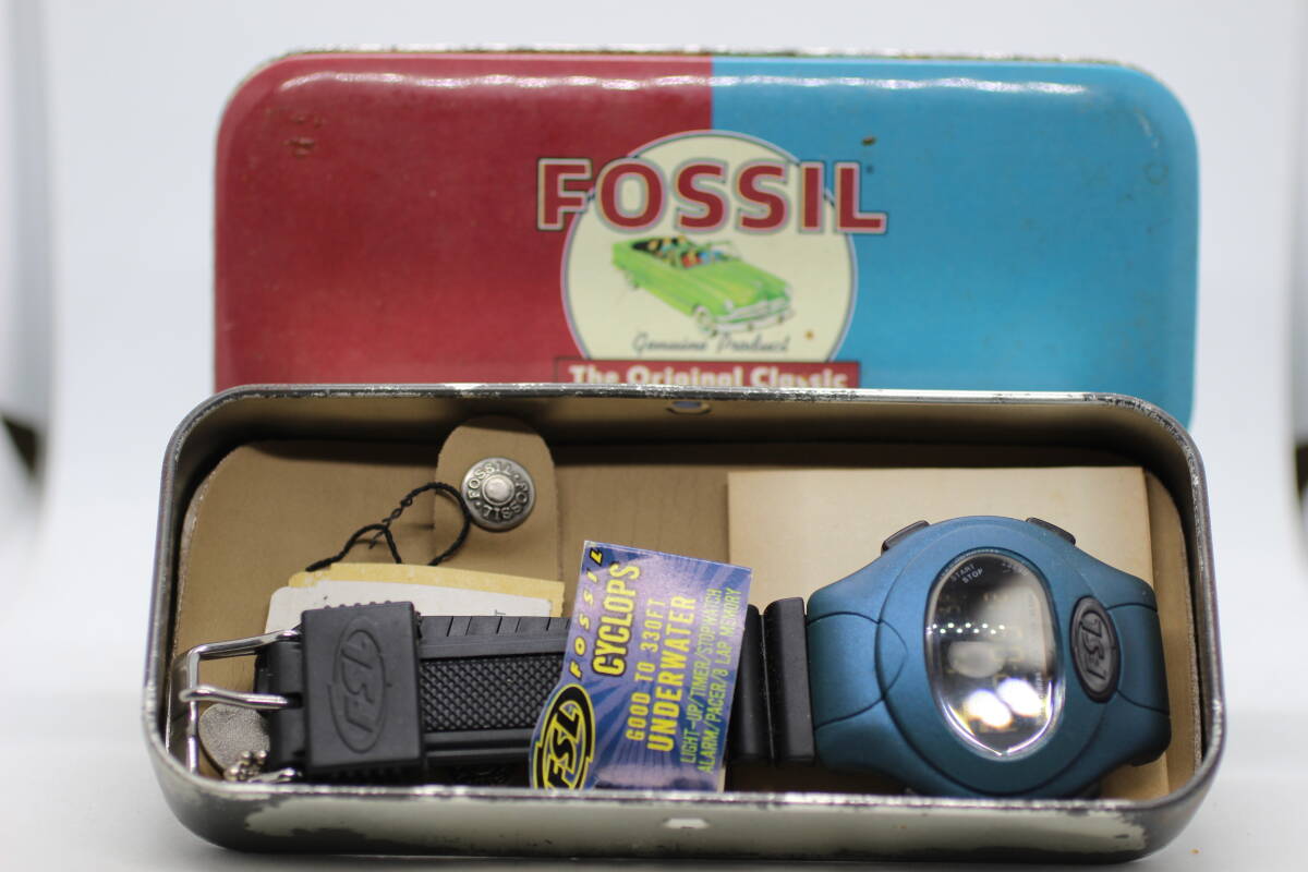 【FOSSIL】CYCLOPS デジタル QUARTZ 専用缶入り 未使用時計 時計店在庫品 電池交換済み 当時品番札付 ② 25.9.6拍卖