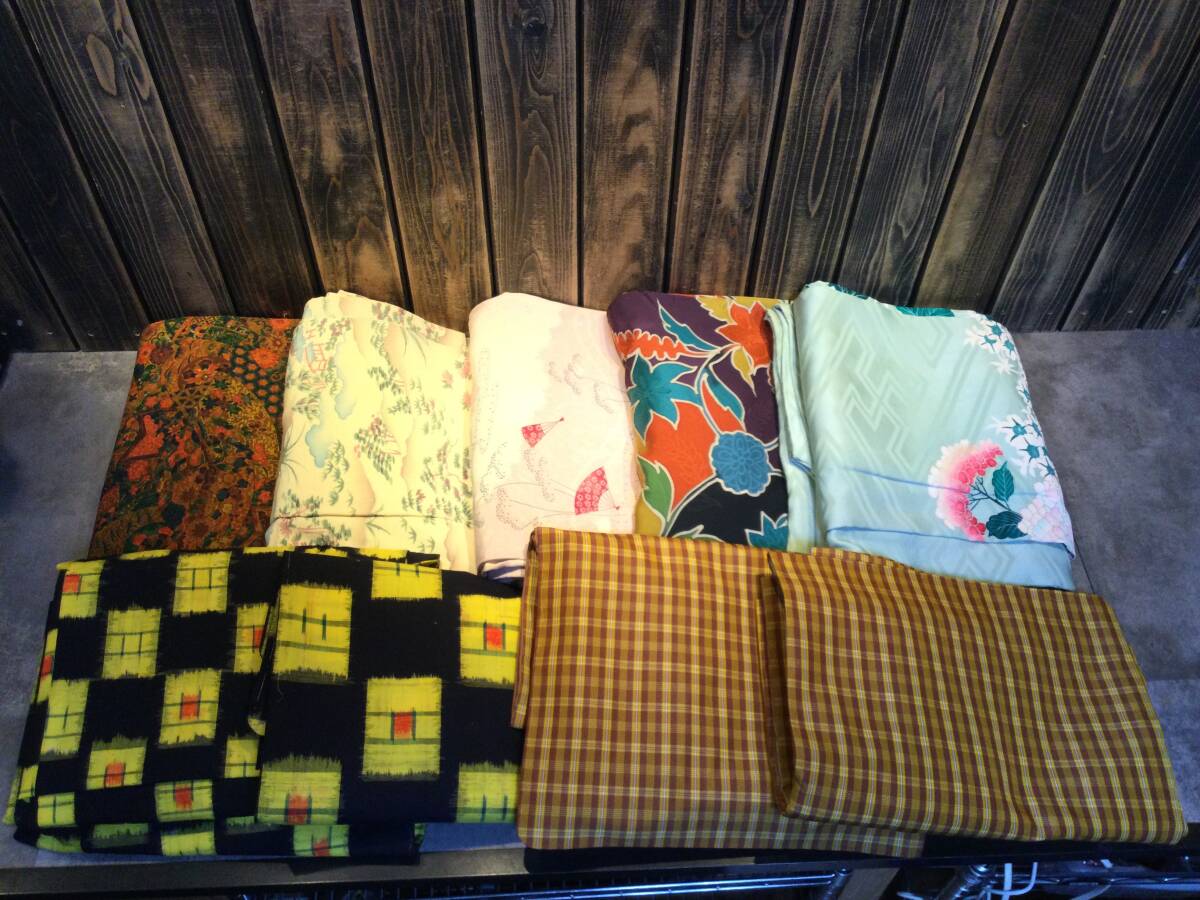 中古品・保管品 着物 絣 正絹 アンサンブル 色柄いろいろ まとめて7枚 昭和レトロ柄 リメイク素材 手芸 着物 和装 ジャンク拍卖