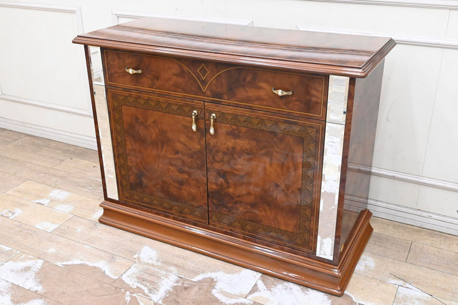 MG07 イタリア製 エディーローズ 光沢仕上げ ロココ調 クラシック サイドボード リビングボード 飾台 テレビ台 キャビネット ローボード拍卖