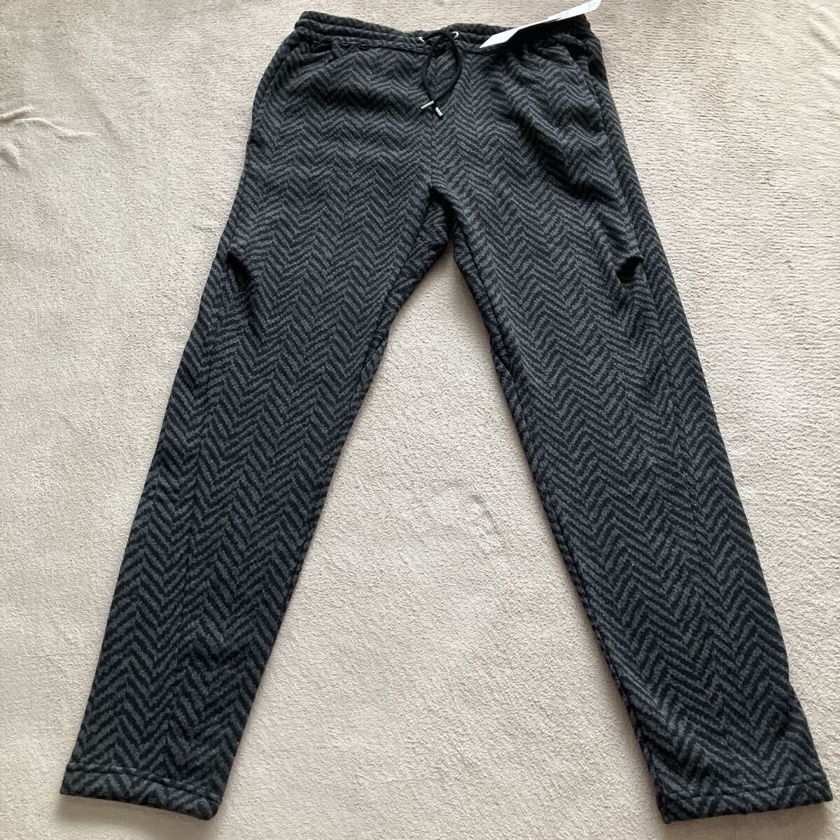 Lui’s ルイス シェプロンストライプ柄 ストレッチパンツ イージーパンツ サイズM グレー 日本製 新品未使用品 タグ付き 定価13,200拍卖