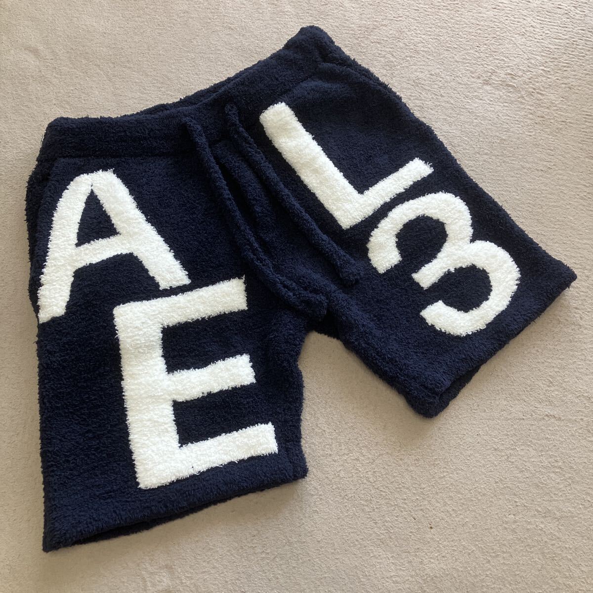 1piu1uguale3 RELAX ウノピューノウグァーレトレ リラックス パイル調パンツ ハーフパンツ ショートパンツ ネイビー サイズS 美品 希少品拍卖