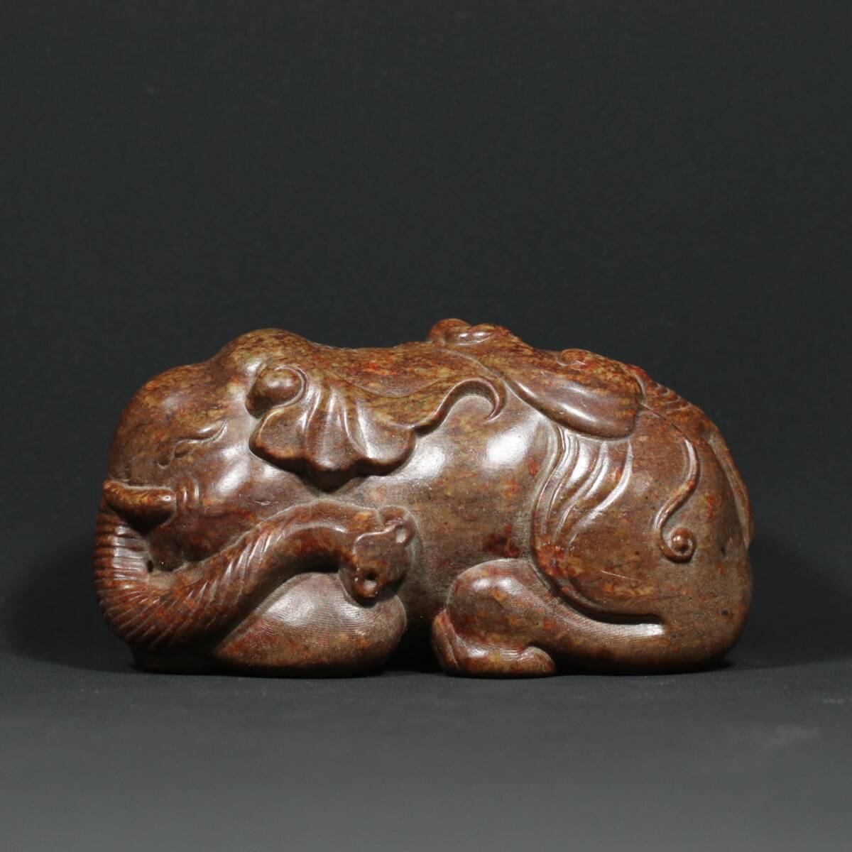 zz8|8034 和田玉 人間国宝【高古和田玉【象封侯拝相】置物です 】 中国古玩 中国骨董 伝世珍品 風水秘蔵 伝世家珍 收藏品 置物 拍卖