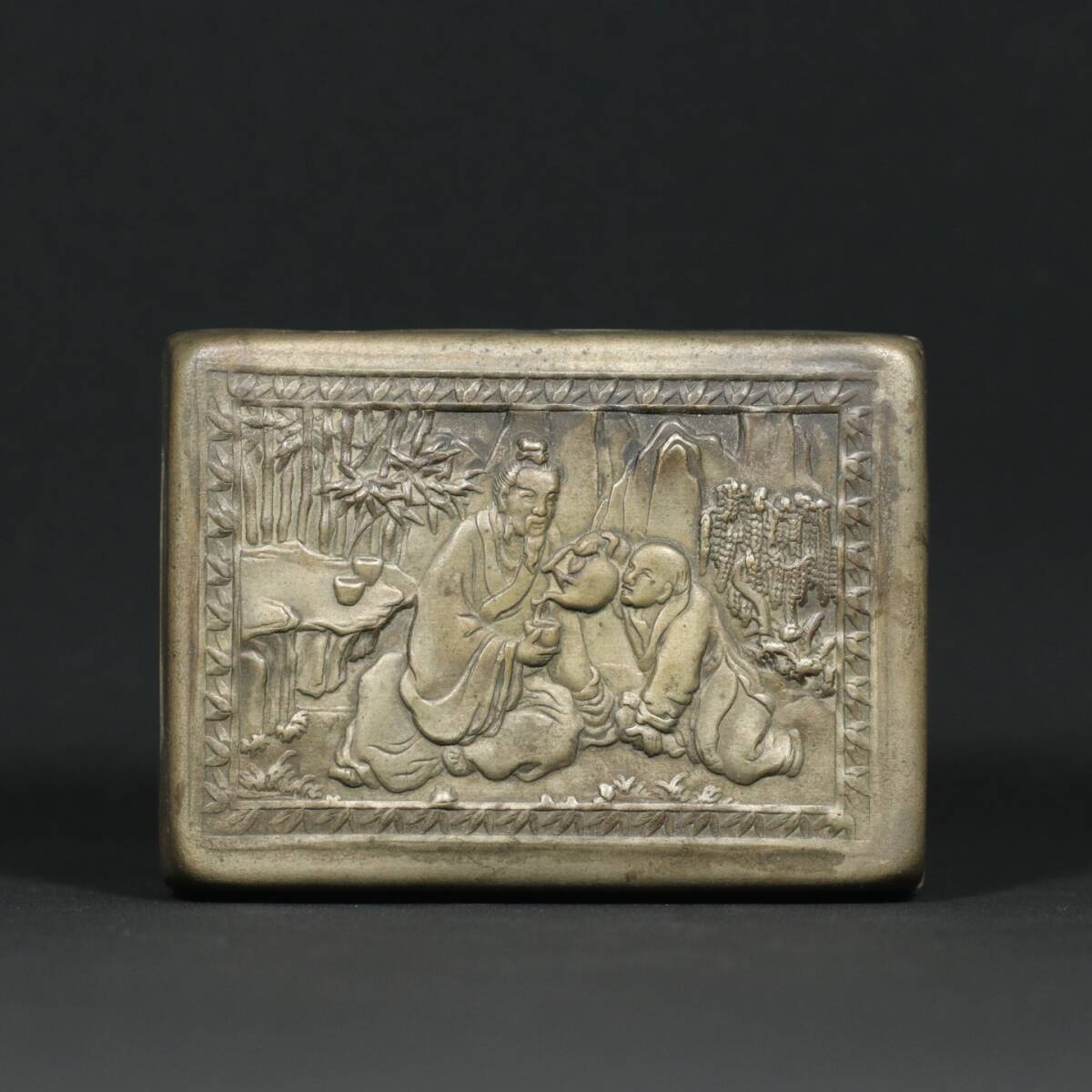 zz8|8151 中国骨董品 人間国宝 銅制 極細工【清代老銅器白銅【人物紋筥】です。】 時代物 珍品旧蔵 伝世家珍 置物拍卖