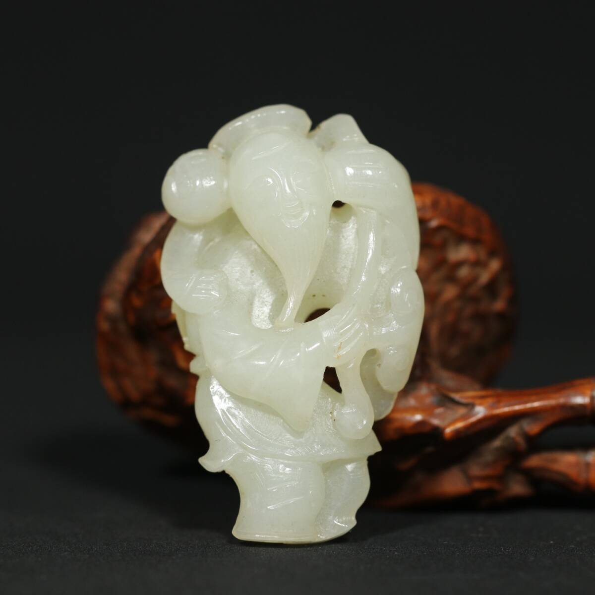 zz8|8152 和田玉 人間国宝【清代老和田玉【老老同楽老寿星】掛件です 】 中国古玩 中国骨董 伝世珍品 風水秘蔵 伝世家珍 收藏品 置物 拍卖