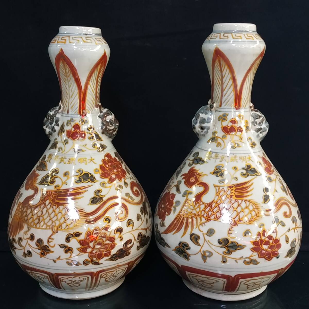 zz8|8178 中国磁器 陶芸 磁器『大明洪武墨彩手画鳳紋蒔絵蒜頭瓶』施釉陶 古代工芸品 陶芸 精美彫 置物 收藏品拍卖