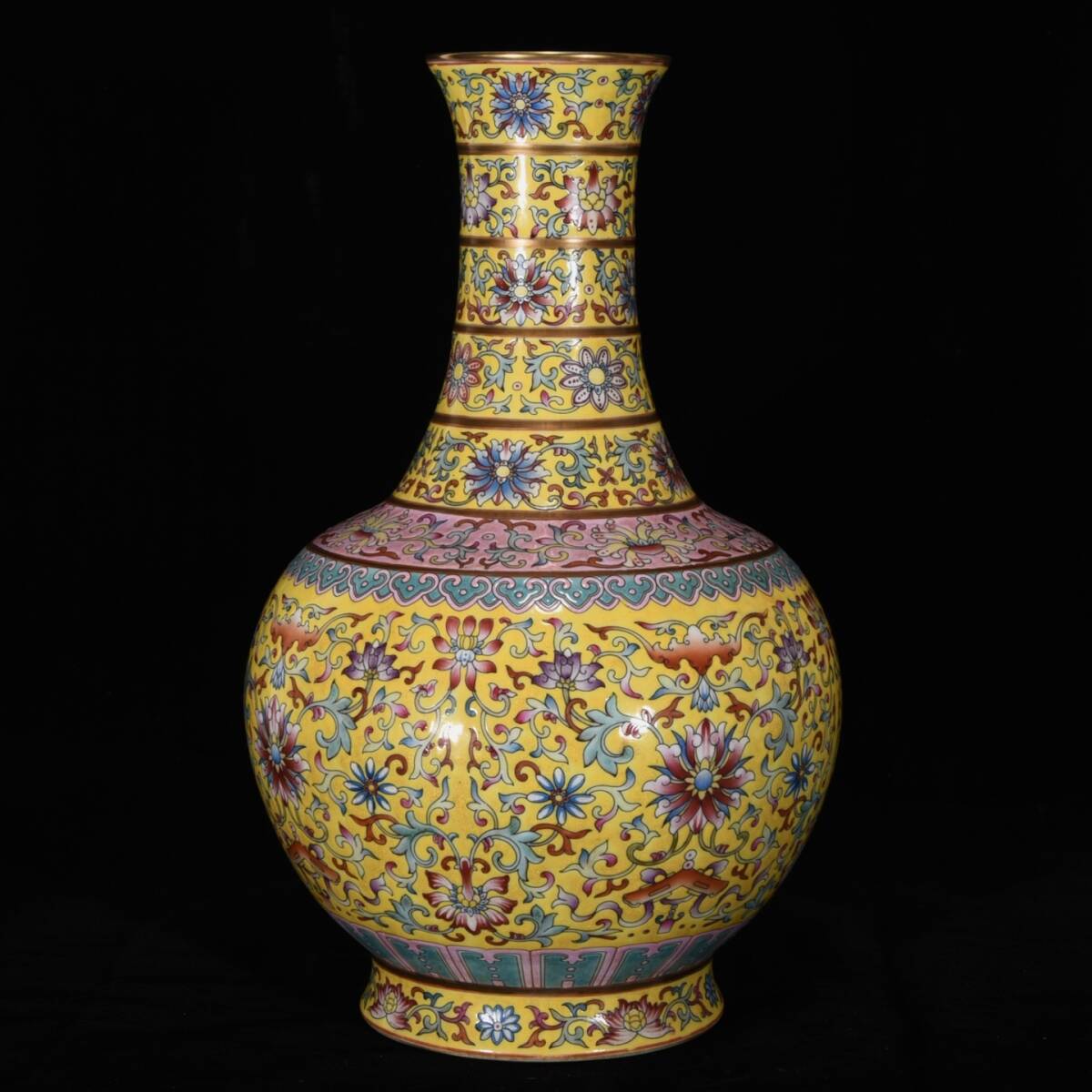 zz9|9858 中国磁器 陶芸 磁器『清乾隆黄地粉彩蒔金炫紋瓶』施釉陶 古代工芸品 陶芸 精美彫 置物 收藏品拍卖