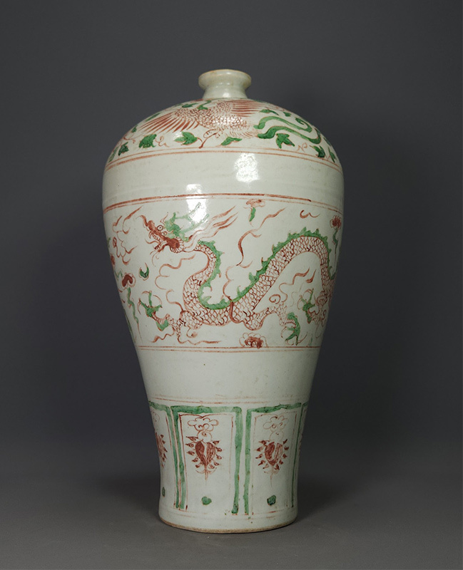 zz9|8557 中国磁器 陶芸 磁器『元代の紅緑彩龍鳳梅瓶です』施釉陶 古代工芸品 陶芸 精美彫 置物 收藏品拍卖