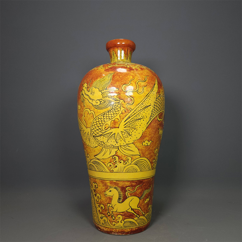 zz9|8553 中国磁器 陶芸 磁器『嘉靖年制ばん紅龍紋梅瓶です』施釉陶 古代工芸品 陶芸 精美彫 置物 收藏品拍卖