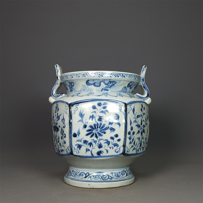 zz9|8554 中国磁器 陶芸 磁器『元青花纏枝花両耳香炉です』施釉陶 古代工芸品 陶芸 精美彫 置物 收藏品拍卖