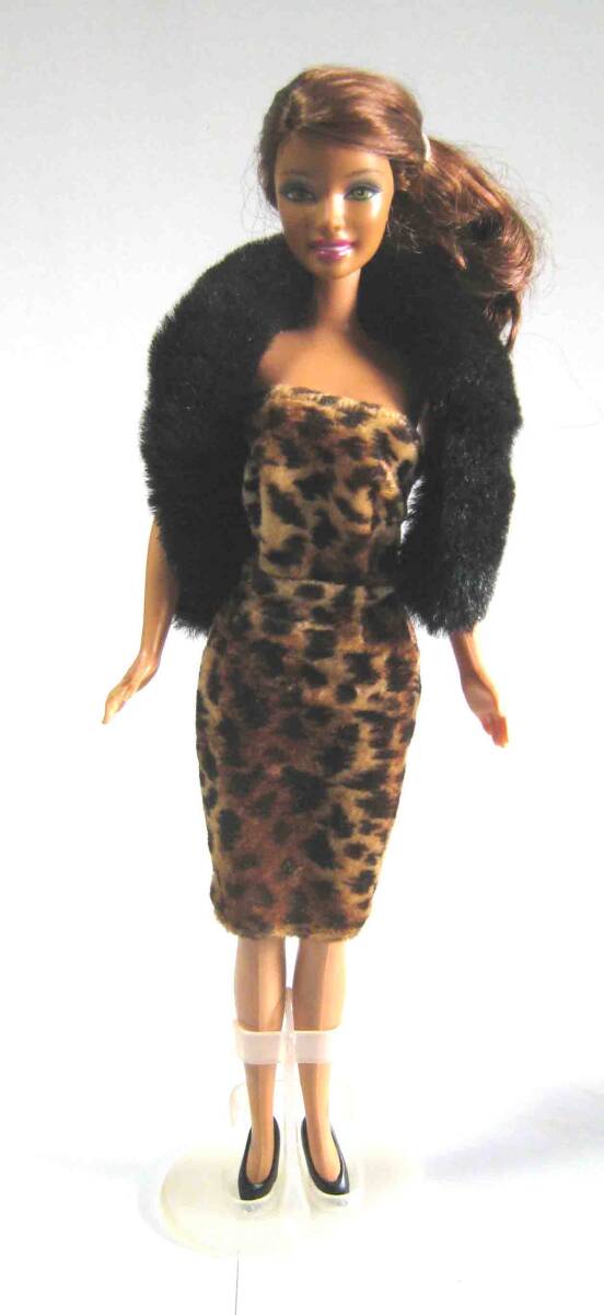 ヒョウ柄ワンピースとファー姿の バービー人形 本体 USED拍卖