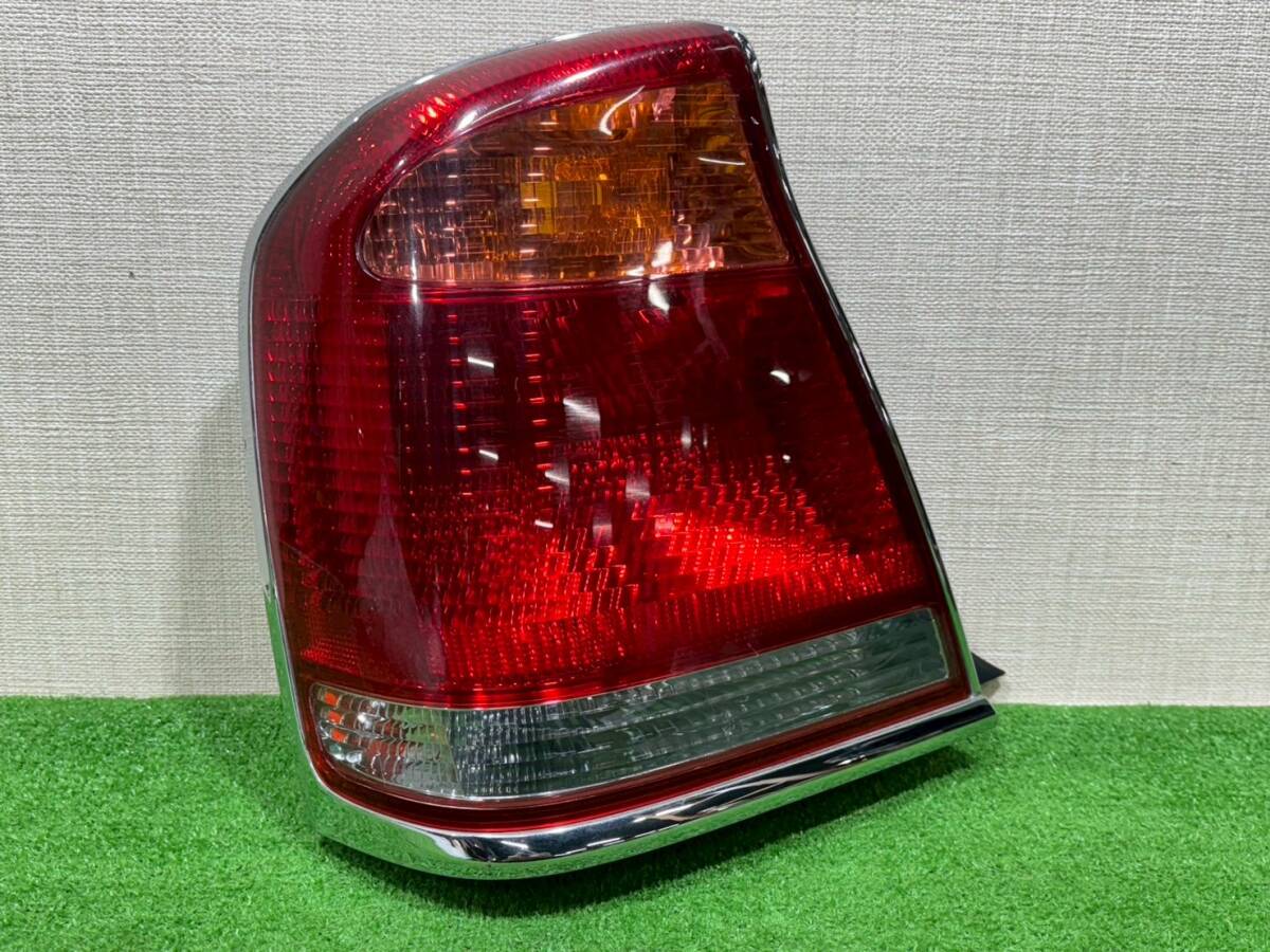 (M2047)マジェスタ(17系)前期純正テール左  拍卖
