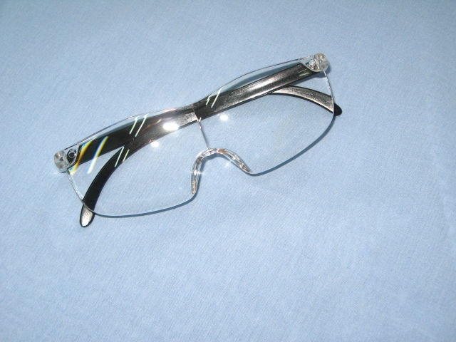 ☆メガネ型拡大鏡 メガネ型ルーペ 約1.5倍~約2倍 ☆男女兼用フリーサイズ 拍卖