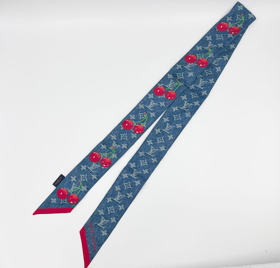 LOUIS VUITTON ルイヴィトン LV × TM バンドーBB・モノグラム デニム・チェリー スカーフ ツイリー 村上隆 M96390 美品拍卖