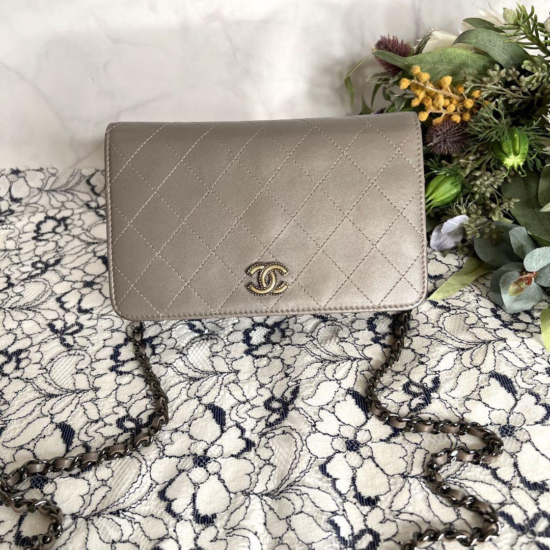 CHANEL シャネル【美品】チェーンウォレット グレー マトラッセ拍卖