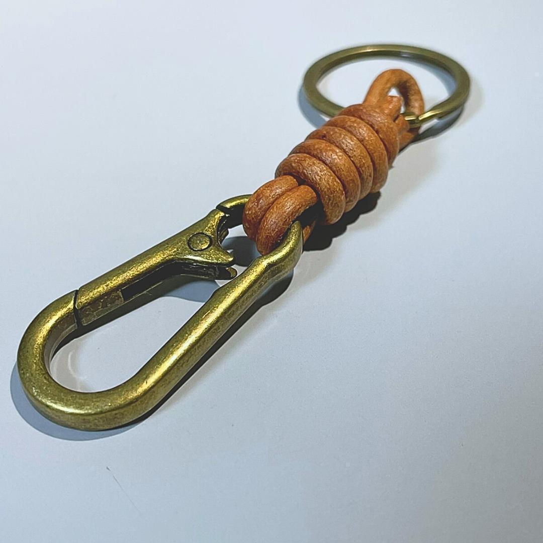 真鍮 カラビナ レザーコード キーホルダー アメカジ 古着 ヴィンテージ ゴールド メンズレディース ジーンズ拍卖