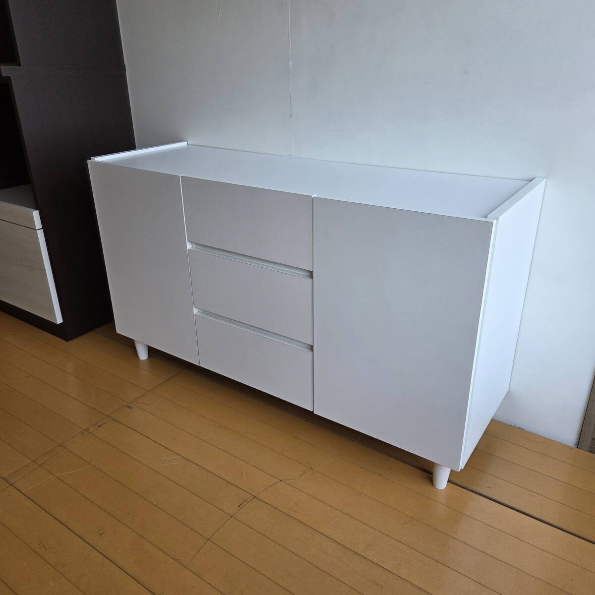 未使用訳あり 幅118 奥行39 高さ68.5 キャビネット 収納棚 リビング 収納 棚 ラック 扉付き リビングボード ローボード 本棚 ホワイト 拍卖