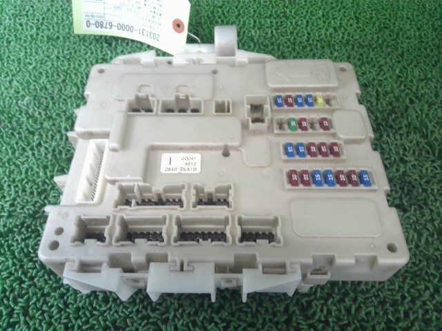 NV350キャラバン LDF-VW2E26 ヒューズボックス KH3 284B7-5YE1A 284B7-3XA1B IPDM拍卖