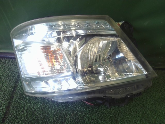 NV350キャラバン LDF-VW2E26 右ヘッドランプ KH3 H023 26010-3XU0B 26010-3XU1B 純正HID拍卖