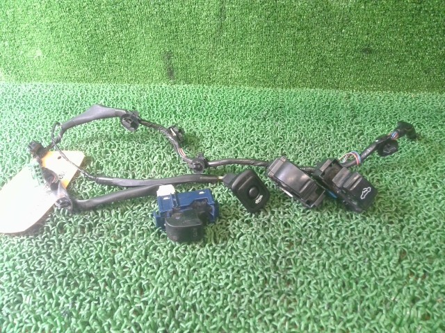 コペン LA-L880K パワーウインドウスイッチ S28 84810-97209 84820-97219拍卖