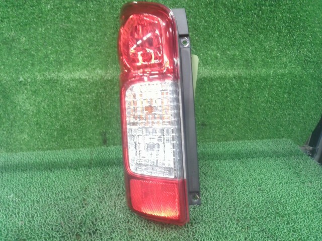 NV350キャラバン LDF-VW2E26 左テールランプ LAE T008 26555-3XA0B拍卖