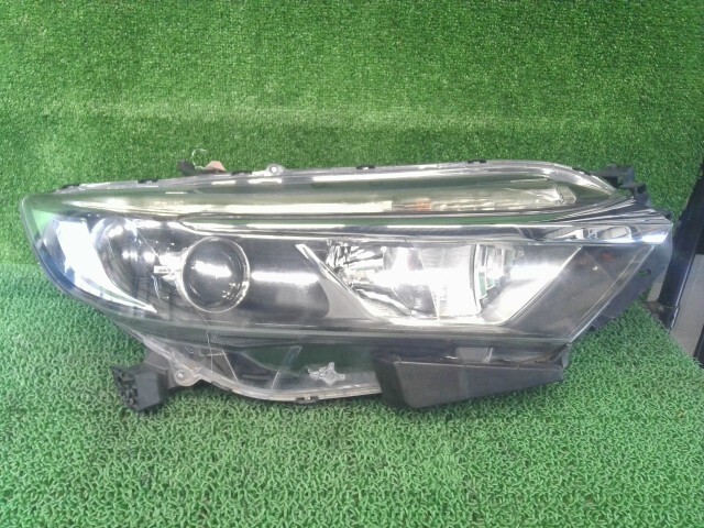 シャトル DAA-GP7 右ヘッドランプ NH830M W2384 33100-TD4-J01拍卖