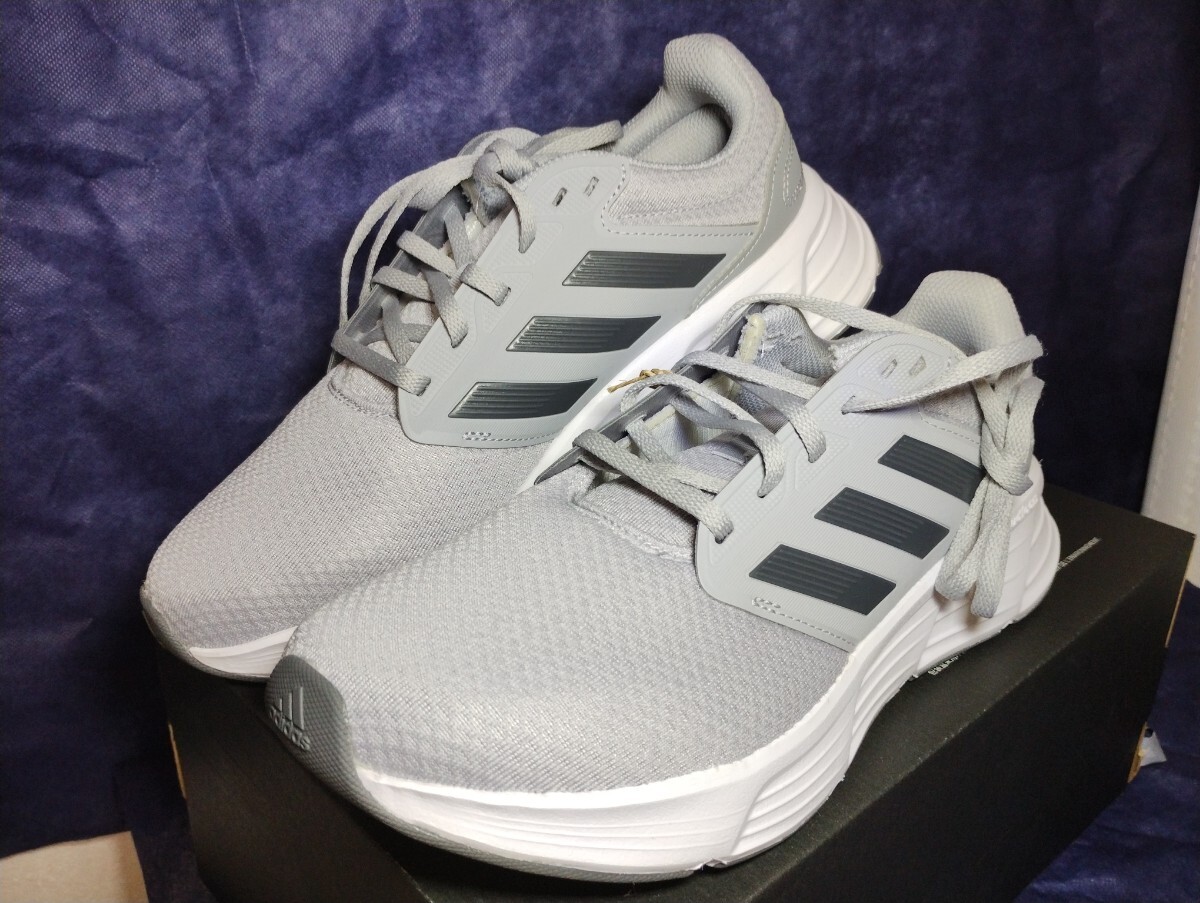 新品 adidas RUNNING GALAXY 6 M 27.0cm グレー×ホワイト GW4140 ランニングシューズ cloudfoam拍卖