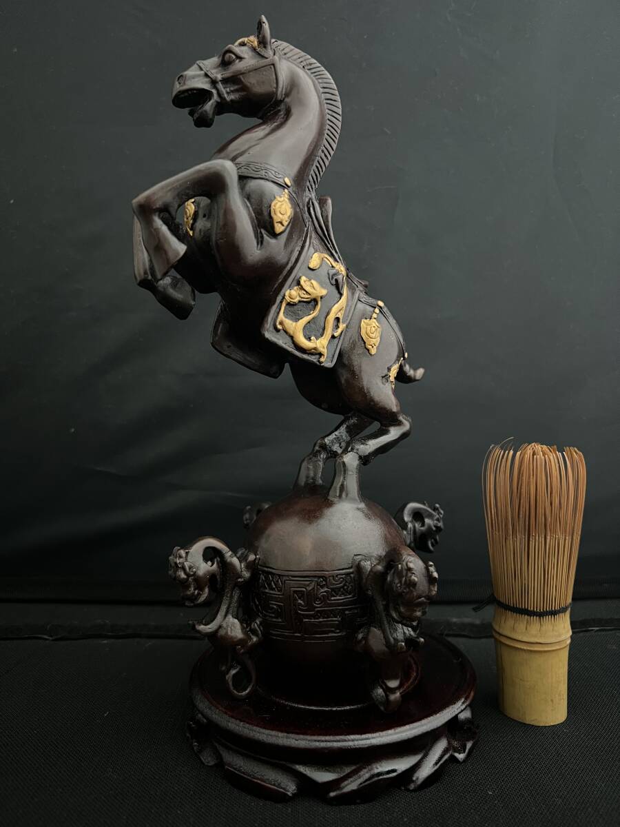 馬踏乾坤 辟邪 台座付 銅製 彫刻 置物 開運 風水 古美術 骨董 インテリア アンティーク拍卖