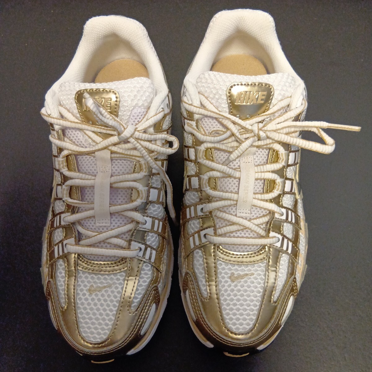 ★未使用★NIKE(ナイキ)スニーカー レディース P-6000GLD ホワイト/ゴールド 6.5(24.5cm)拍卖