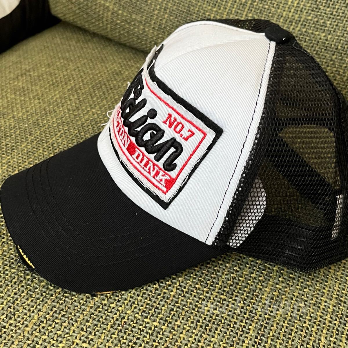 キャップ ロゴ 帽子 アメカジ ダメージ加工 メンズ メッシュ 野球帽 ベースボールキャップ 男女兼用 おしゃれ アップリケ 刺繍 黒 新品拍卖