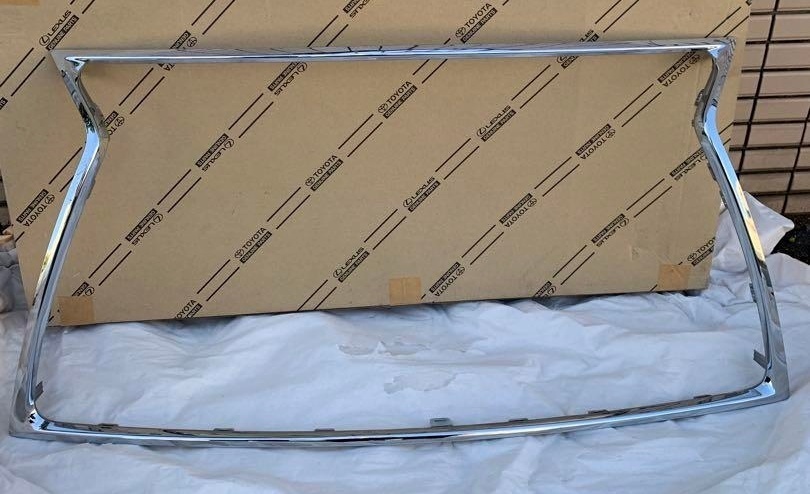 ■新品■トヨタ 純正 レクサス トヨタ フロントバンパー グリル モール LS460 LS600h 後期 USF40 UVF45 モールディング ラジエータ拍卖