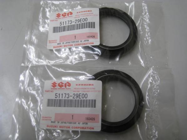 送料無料★新品★GSXR750(GR77C)★純正フロントフォークダストシール拍卖