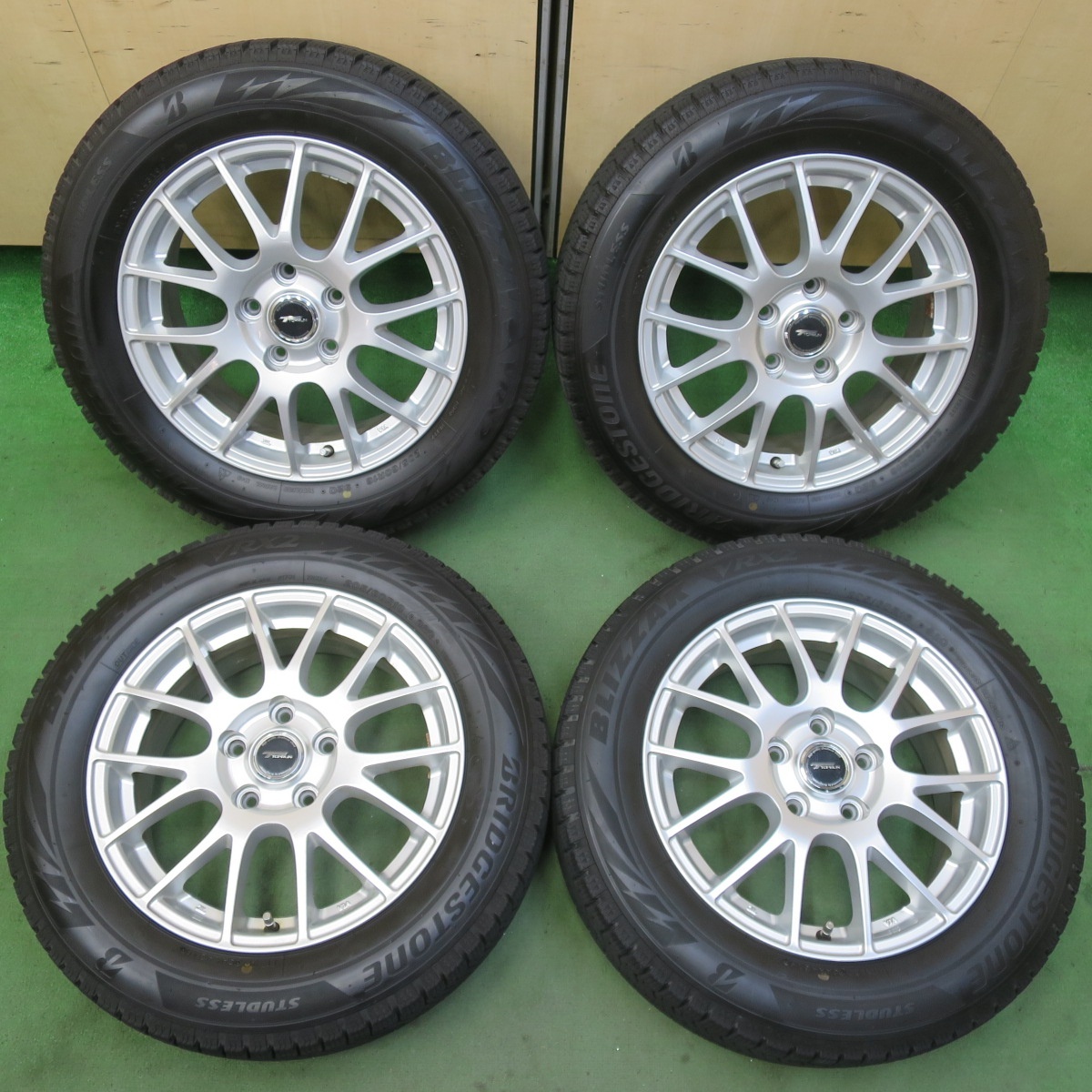 バリ溝!キレイ!9.5分★スタッドレス 205/60R16 ブリヂストン ブリザック VRX2 TOPRUN トップラン 16インチ PCD114.3/5H★5092309イス拍卖