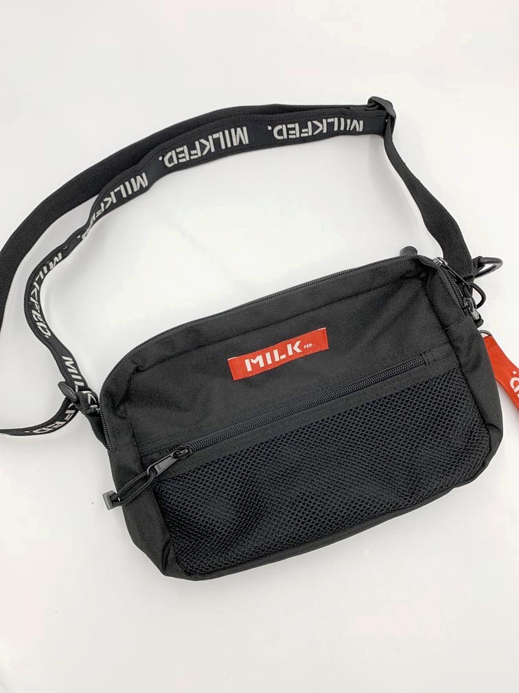 ゆうパケットOK MILKFED ミルクフェド NEO LOGO TAPE SHOULDER BAG ショルダー バッグ 黒 ■■拍卖