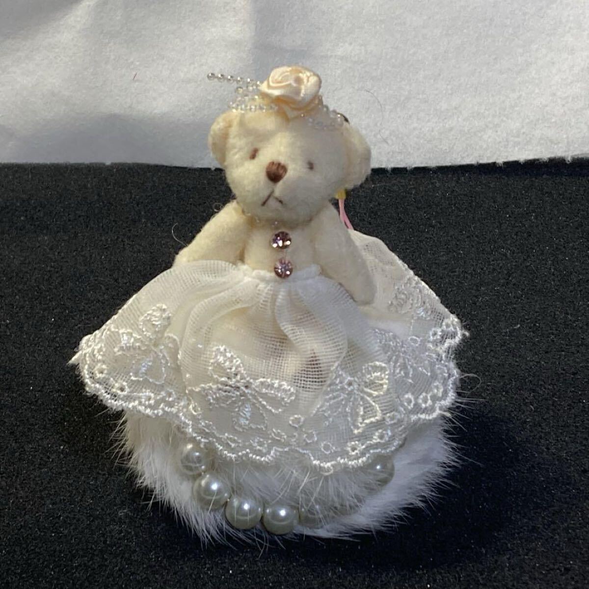 ウェディングドレスのクマのぬいぐるみ拍卖