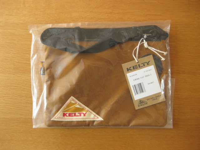 KELTY ケルティ VINTAGE FLAT POUCH S フラットポーチS ショルダーバッグ キャメル 定価3,850円拍卖