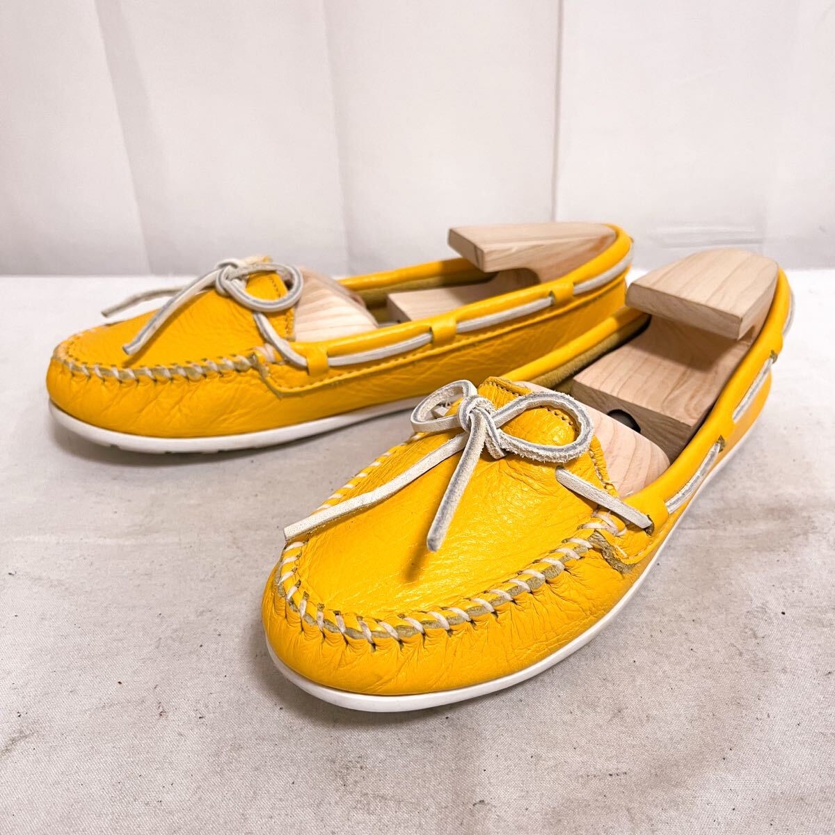 和833★ MINNETONKA ミネトンカ モカシン デッキシューズ スリッポン レザー 8 イエロー レディース拍卖